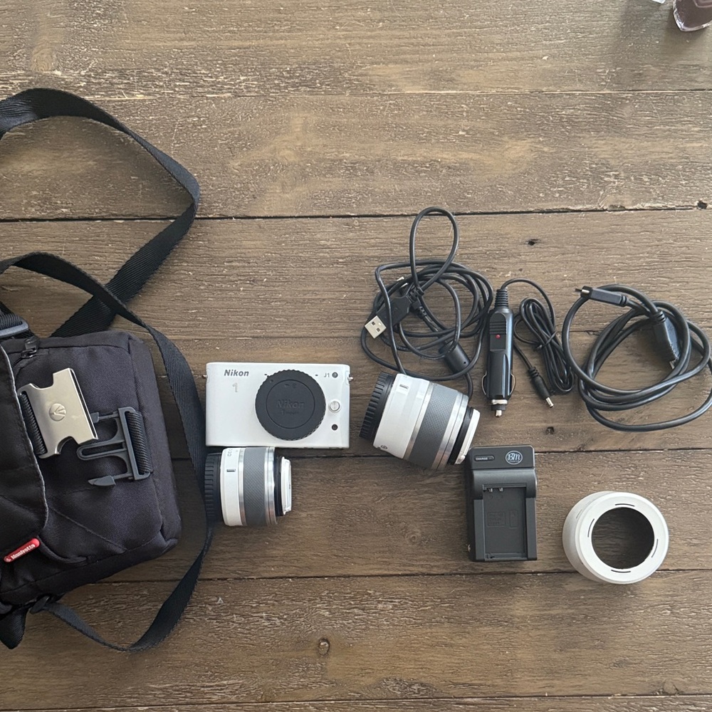 Digital Camera Bundle - Nikon J1